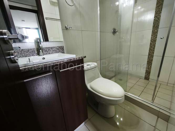 Se Vende Apartamento en Condado del Rey LA27-324