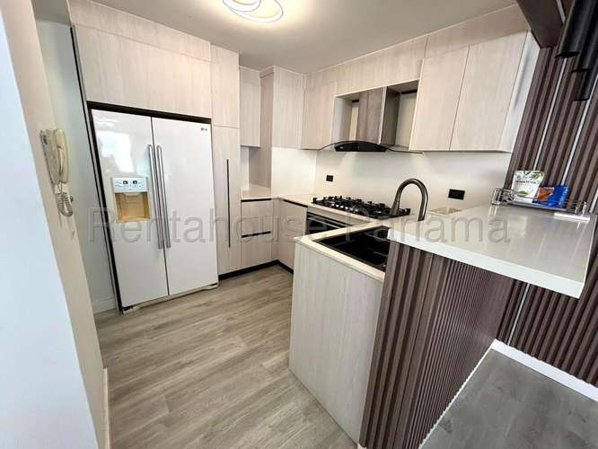 Se Vende Apartamento en Carrasquilla LA27-3048