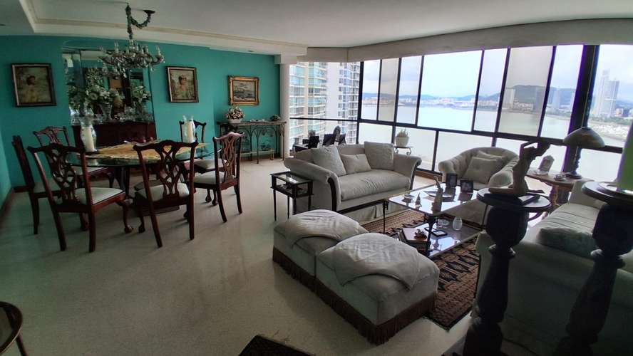 Mediterrane. 200mts 2r den 2.5b 2est $315,000.00neg