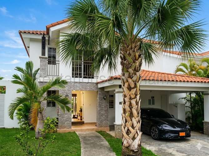 EXCLUSIVA CASA MODELO LYON EN VERSALLES! | TOTALMENTE REMODELADA | 4 RECÁMARAS | AMPLIO PATIO - Imagen 2