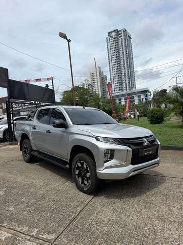 MITSUBISHI L200 - Imagen 2