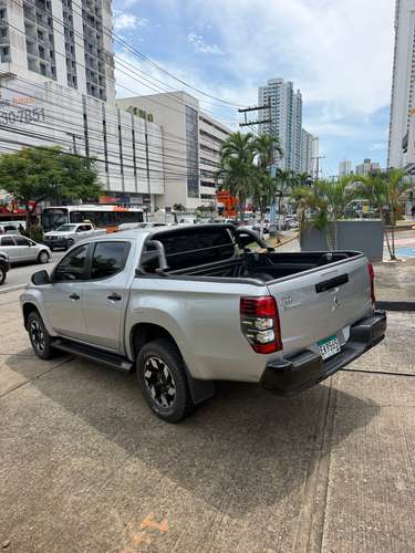 MITSUBISHI L200 - Imagen 4
