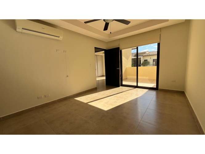 Embassy Club Venta de Casa Modelo Townhome, Clayton