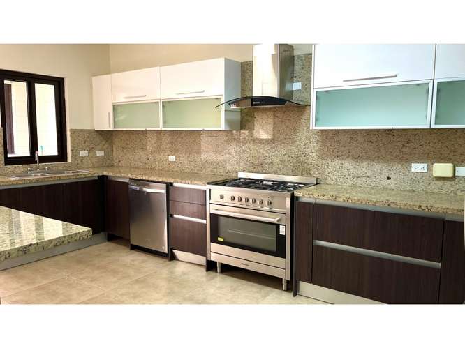 Embassy Club Venta de Casa Modelo Townhome, Clayton