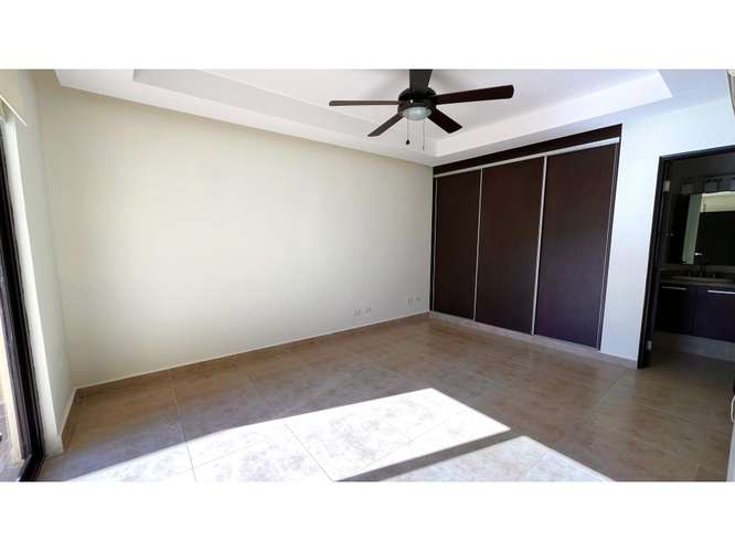 Embassy Club Venta de Casa Modelo Townhome, Clayton
