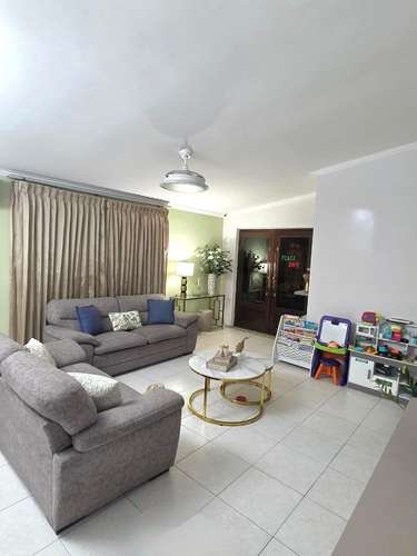 En venta casa de 4 recámaras con terraza y 3 estacionamientos en Brisas del Golf - Imagen 4