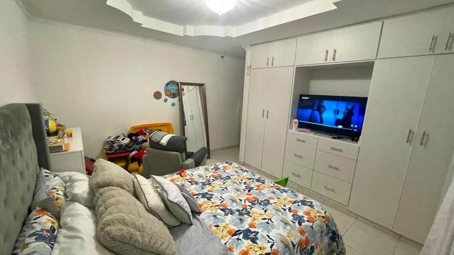 En venta casa de 4 recámaras con terraza y 3 estacionamientos en Brisas del Golf - Imagen 5
