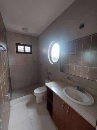 Vendo casa en Costa Sur, 324m2 de construction, 4 recamaras, Dos niveles, con area social, 435m2 de terreno. - Imagen 13