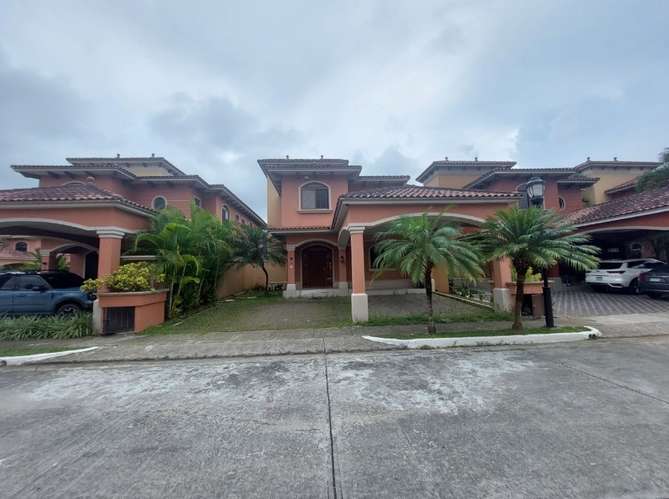 Vendo casa en Costa Sur, 324m2 de construction, 4 recamaras, Dos niveles, con area social, 435m2 de terreno.