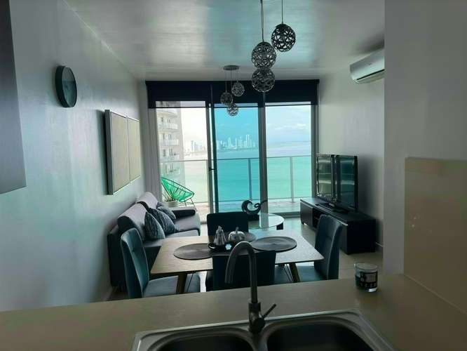 Alquiler PH Oasis On The Bay Piso Alto Vista al Mar Amob - Imagen 5