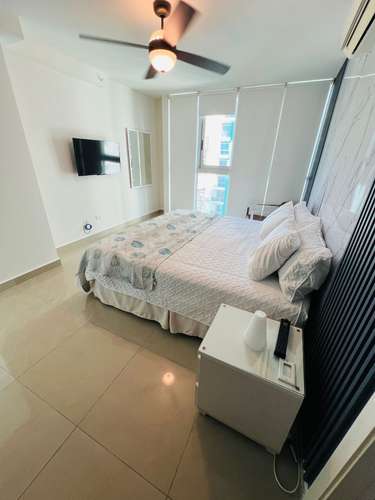 Alquilo apartamento en Bella Vista, 3 recamaras, amoblado, a pasos de Ave. Balboa, área social completa. - Imagen 7