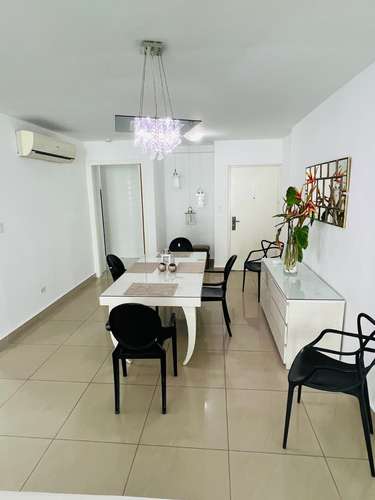 Alquilo apartamento en Bella Vista, 3 recamaras, amoblado, a pasos de Ave. Balboa, área social completa. - Imagen 2