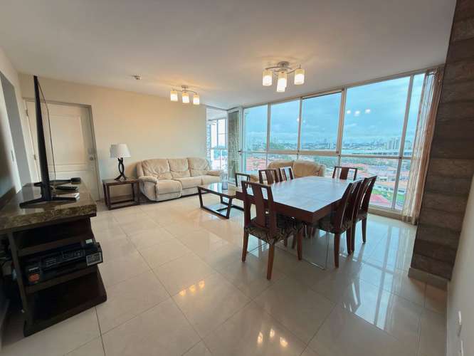 Alquilo apartamento en Chanis, 3 recamaras, amoblado, 120m2, con acceso a Costa del Este, área social.