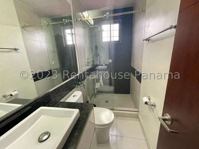 Casa de 5 dormitorios en Villa Lucre, con piscina y jardín - Imagen 16