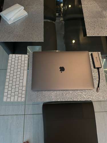 MacBook Pro 2018 + Accesorios 