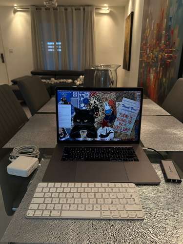 MacBook Pro 2018 + Accesorios 