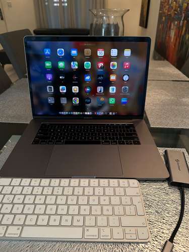 MacBook Pro 2018 + Accesorios 