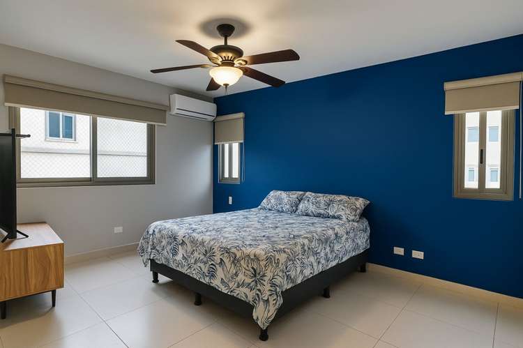Casa adosada energéticamente eficiente con paneles solares en Woodlands, Panamá Pacífico