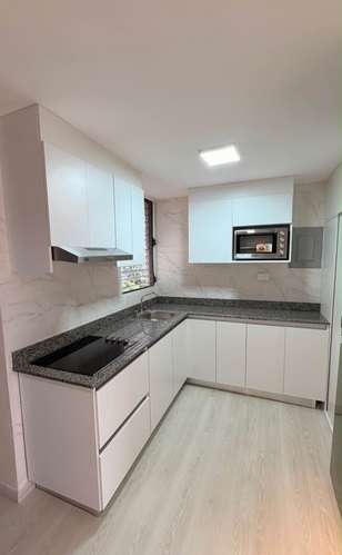 Hermoso Apartamento Remodelado en Avenida Balboa! - Imagen 4