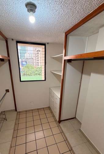 Hermoso Apartamento Remodelado en Avenida Balboa! - Imagen 8