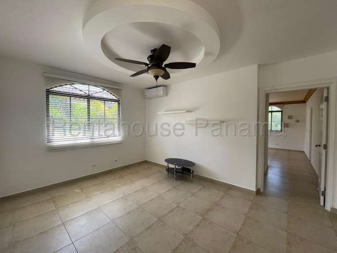 Venta de Casa en Clayton Village | Solo Cliente Directo LFC