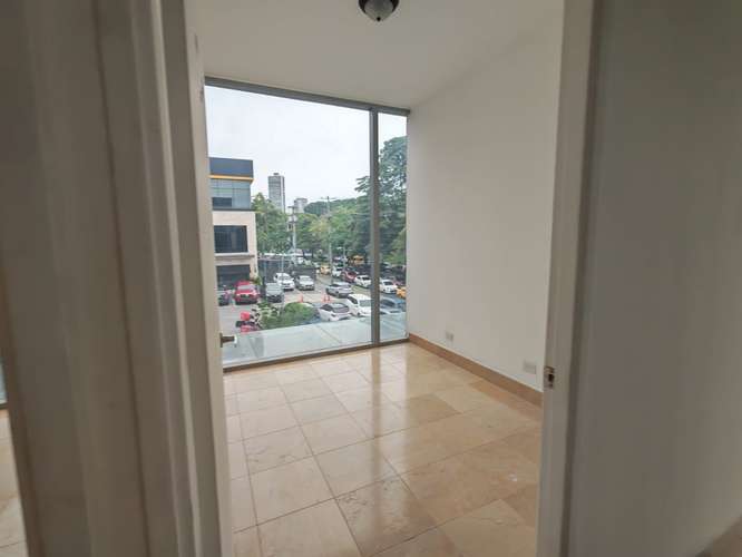 SE RENTA LOCAL COMERCIAL EN PLAZA DE ALTA AFLUENCIA - UBICACION PRIVILEGIADA - AF - Imagen 2