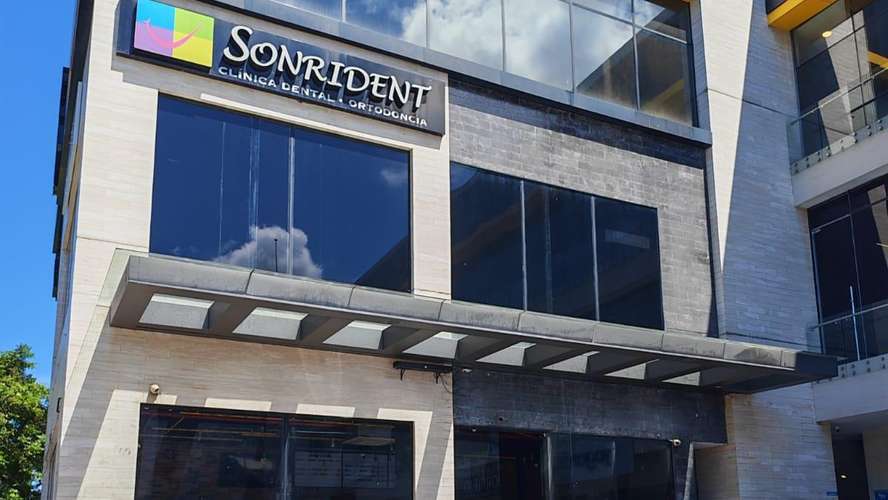 SE RENTA LOCAL COMERCIAL EN PLAZA DE ALTA AFLUENCIA - UBICACION PRIVILEGIADA - AF