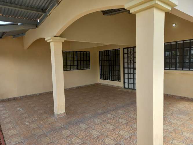 Se alquila casa grande sin muebles cercada San Pablo 350.00 - Imagen 11