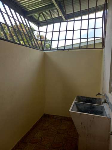 Se alquila casa grande sin muebles cercada San Pablo 350.00 - Imagen 16