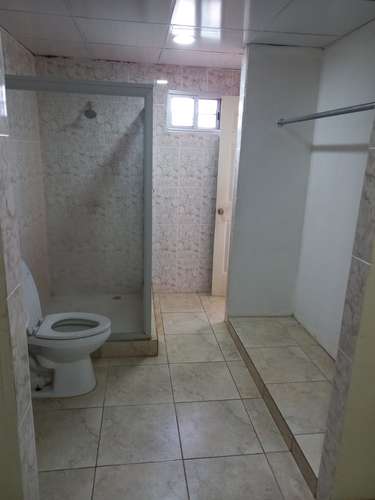 Se alquila casa grande sin muebles cercada San Pablo 350.00 - Imagen 7