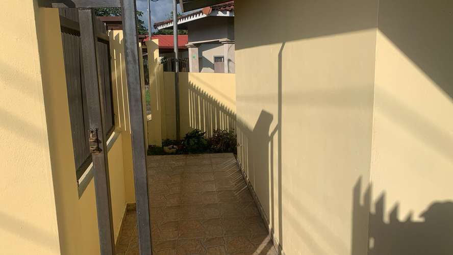 Se alquila casa grande sin muebles cercada San Pablo 350.00 - Imagen 13