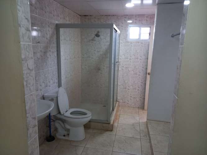 Se alquila casa grande sin muebles cercada San Pablo 350.00 - Imagen 4