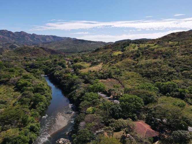 Terreno Frente al Río Cerca de Santa Fe Panamá - Imagen 3