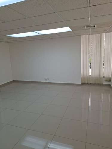 Se Alquila oficinas de 47 mts y 83 mts en Bella vista. - Imagen 2
