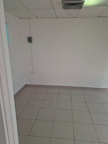 Se Alquila oficinas de 47 mts y 83 mts en Bella vista. - Imagen 10