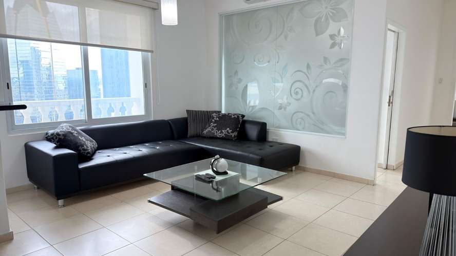 Apto. en alquiler 2 rec en la Ave. Balboa - PH. Vista del Mar - Imagen 2
