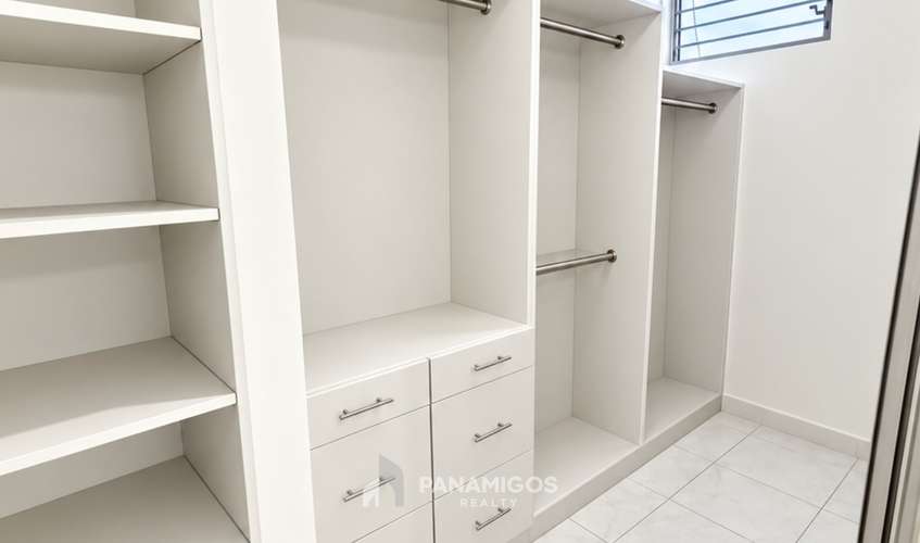 Amplio Apartamento en Alquiler en PH St. Angelo, Coco del Mar - Imagen 12