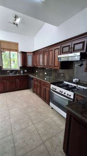 Embassy Gardens. 555mts 4r 3.5b estudio piscina $755,000.00neg - Imagen 16