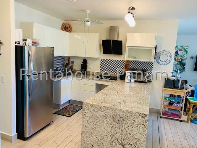 Apartamento de 2 recámaras en Playa Caracol con piscina y seguridad 24 horas - Imagen 2