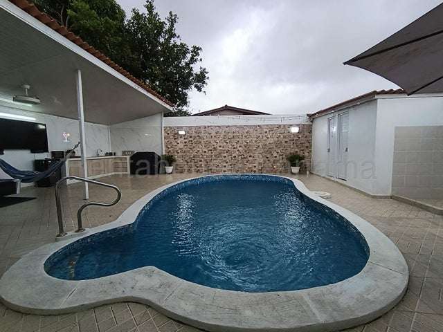 Venta de casa amoblada en Brisas del Golf IH27-3050