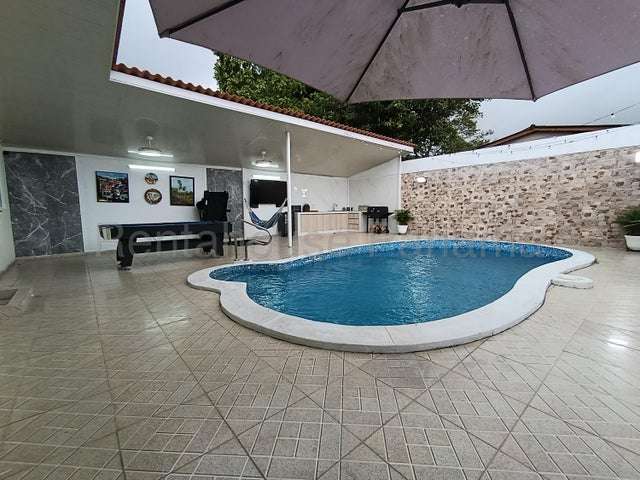 Venta de casa amoblada en Brisas del Golf IH27-3050