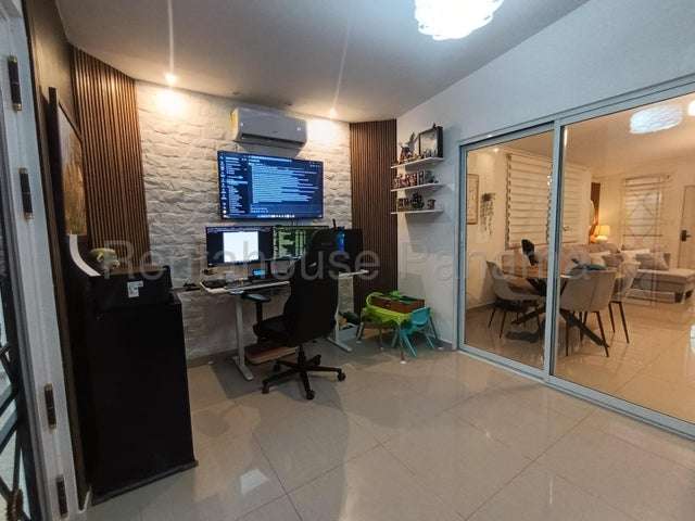Venta de casa amoblada en Brisas del Golf IH27-3050