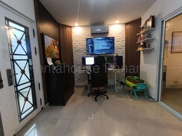 Venta de casa amoblada en Brisas del Golf IH27-3050