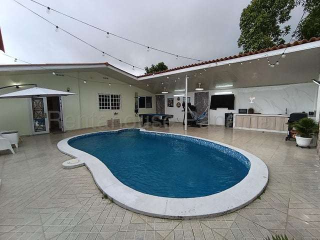 Venta de casa amoblada en Brisas del Golf IH27-3050