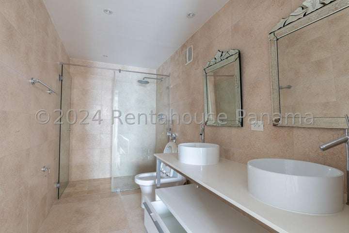 Se alquila apartamento amoblado en Avenida Balboa GCEA26-90