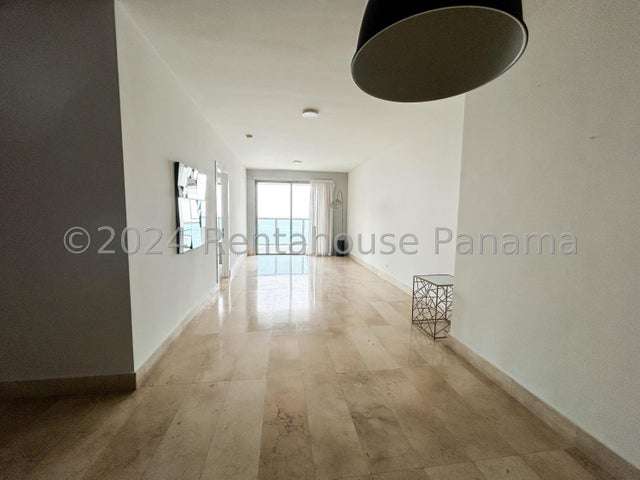 Se alquila apartamento amoblado en Avenida Balboa GCEA26-90