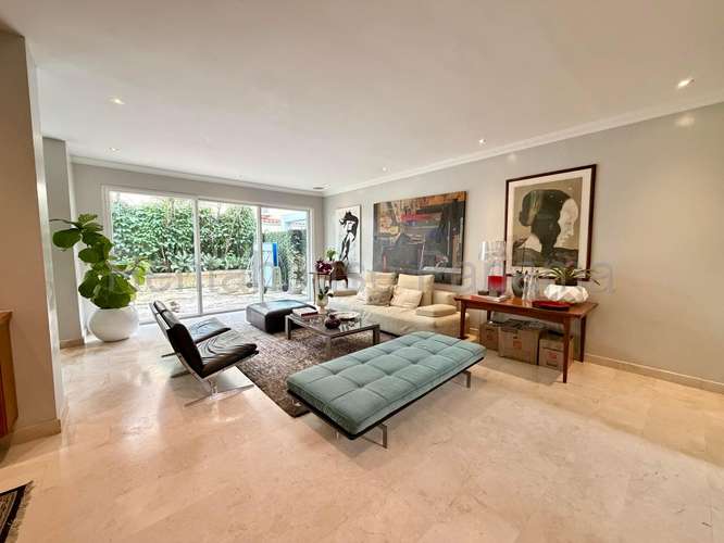 Venta de Casa Remodelada en PH Palmeras del Este, Costa del Este 27-631GG