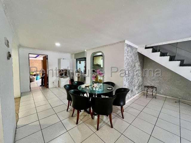 Vendo casa duplex Condado del Rey, Panama 26GC8565 porton electrico