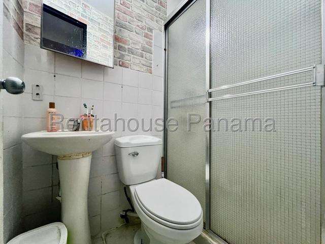 Vendo casa duplex Condado del Rey, Panama 26GC8565 porton electrico