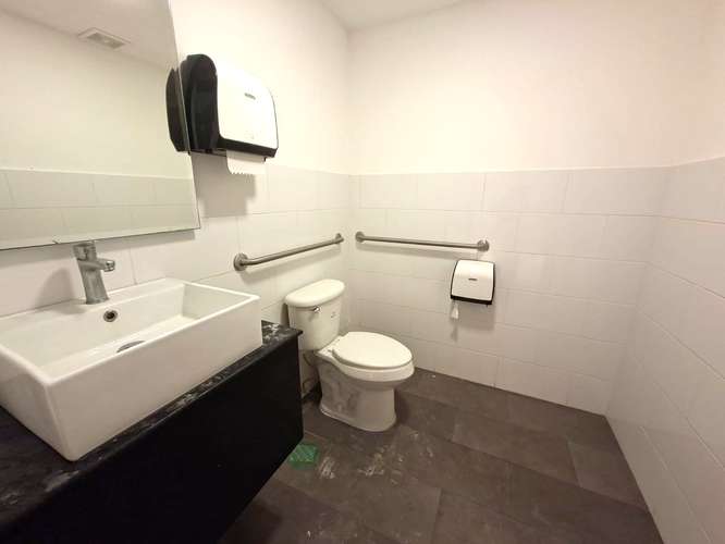 272874. Se alquila local en Times Square, Costa del Este, en PB. 240.80mt